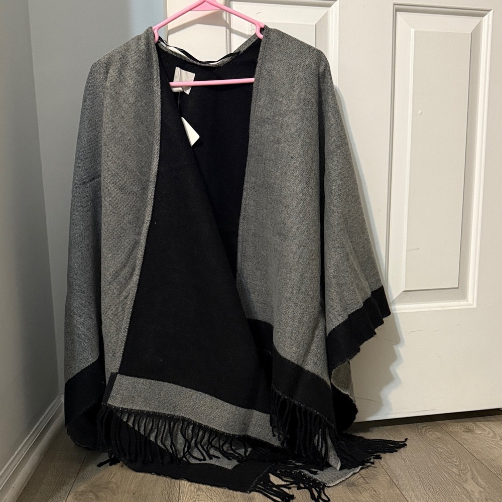 Halogen Gray and Black Wrap
